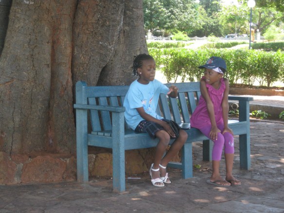 kids under tree1